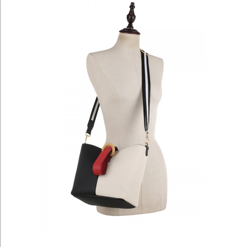 Bags - Picture 6 of 7